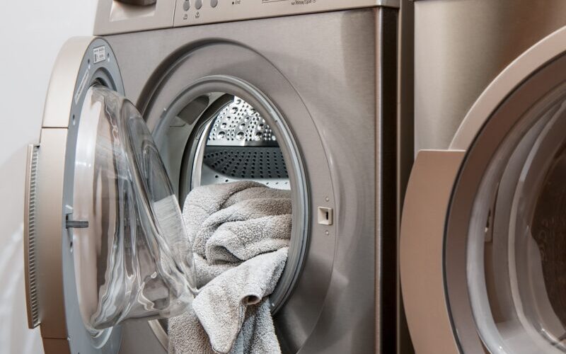 乾燥機で乾かすと臭い原因と対策