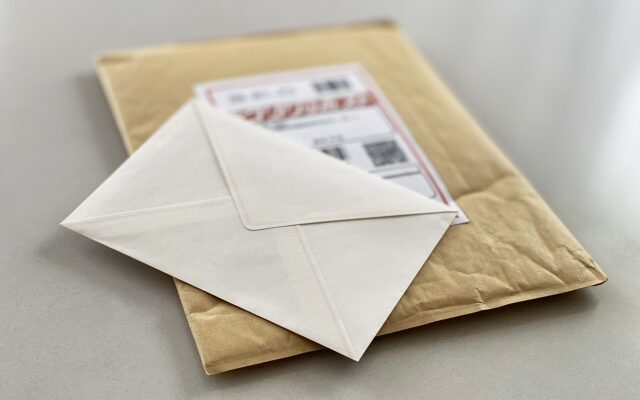 コンビニ郵送で使える封筒の種類と値段